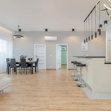 Apartman Luxury Three-bedroom By Renters Prestige *