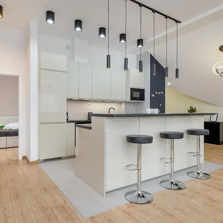 Luxury Three-bedroom By Renters Prestige *