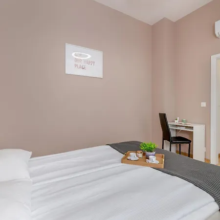 Luxury Three-bedroom By Renters Prestige *