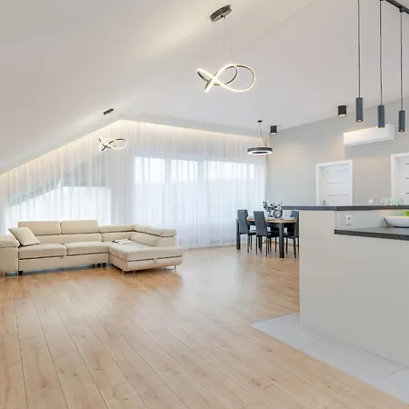 Luxury Three-bedroom By Renters Prestige