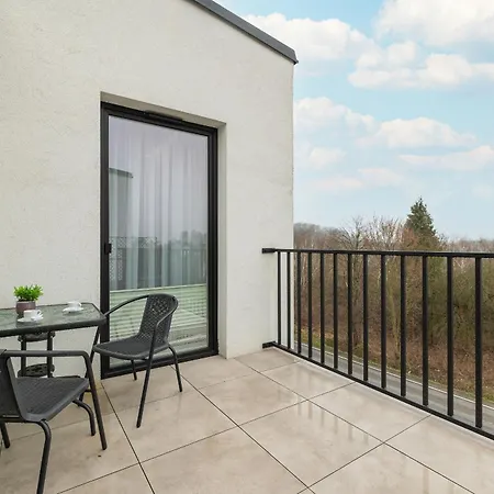 Luxury Three-bedroom By Renters Prestige Apartment *