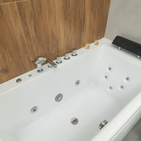 Luxury Three-bedroom By Renters Prestige Krakow
