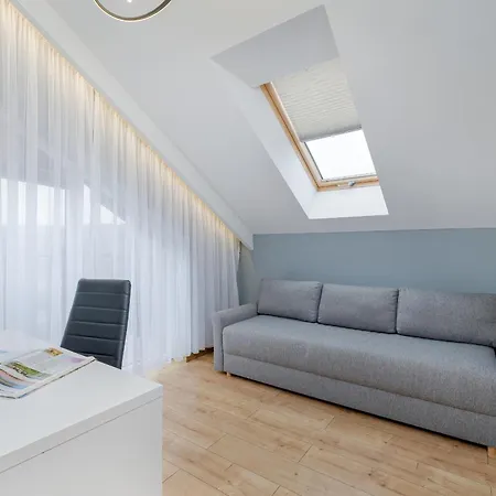 Luxury Three-bedroom By Renters Prestige Apartment