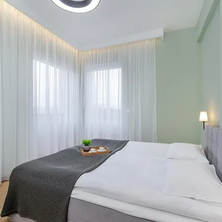 Luxury Three-bedroom By Renters Prestige